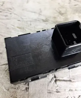 Volkswagen Jetta VI Electric window control switch 1K4959857B