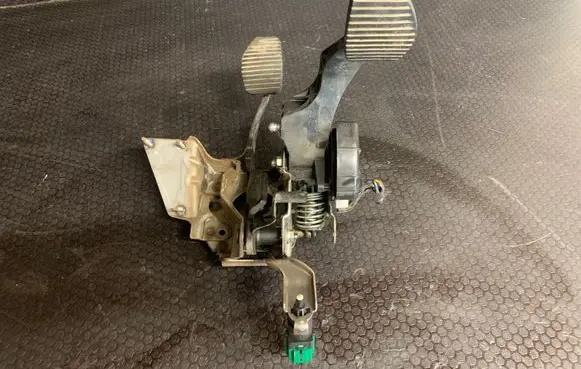 Peugeot 5008 Pedal assembly Z011210X28