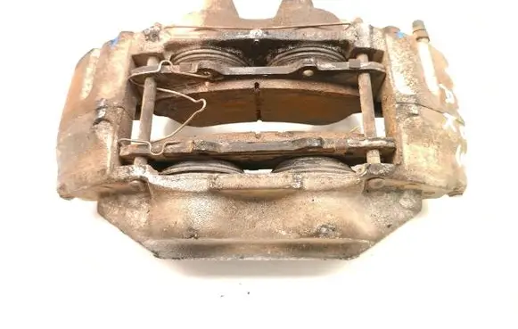 Toyota Hilux (AN10, AN20, AN30) Front brake caliper