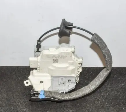 Audi A1 Rear door lock 8X0839015