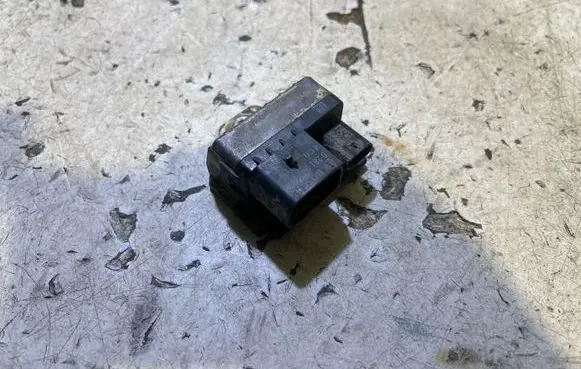 Toyota RAV 4 (XA40) Glow plug pre-heat relay 0281003115