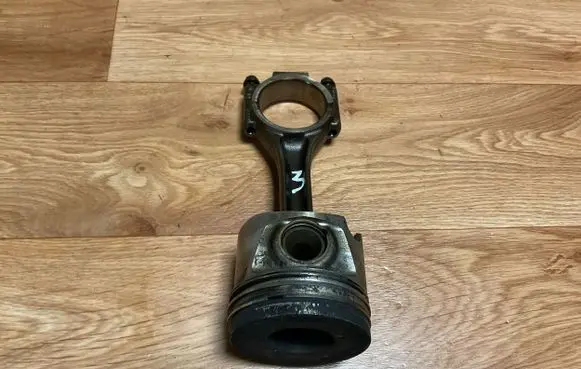 Volkswagen PASSAT B6 Piston with connecting rod 038J