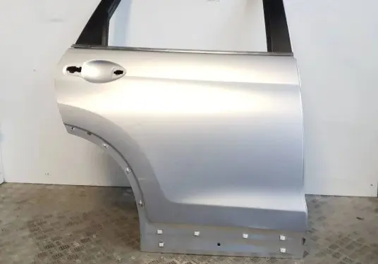 Honda CR-V Rear door