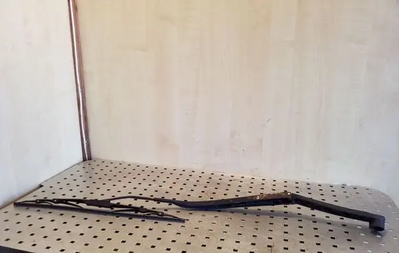 Hyundai Santa Fe Front wiper blade arm