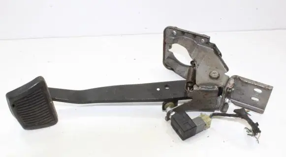 KIA Sorento Brake pedal