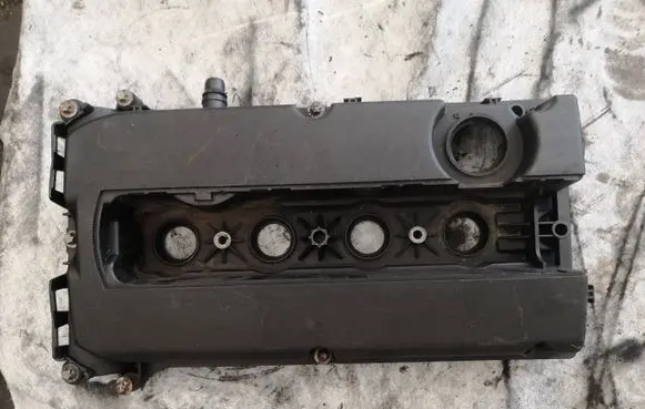 Opel Astra H Rocker cam cover 