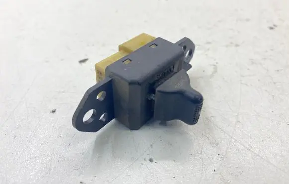 Chrysler Voyager Electric window control switch 04685727AA