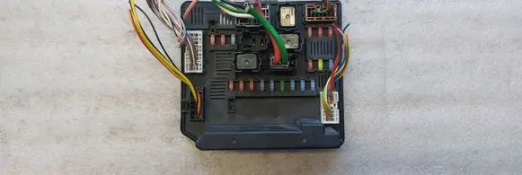 Nissan Qashqai Fuse module 284B7JD00B 1018413358 519228324