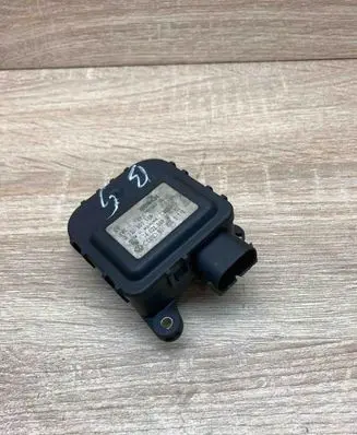 Volkswagen PASSAT B5 Air flap motor/actuator 8D1820511B 0132801116