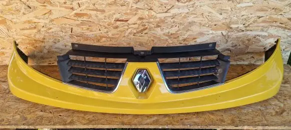 Renault Trafic I Front bumper upper radiator grill