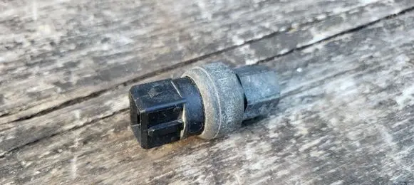 Volvo 850 Air conditioning (A/C) pressure sensor 1343215