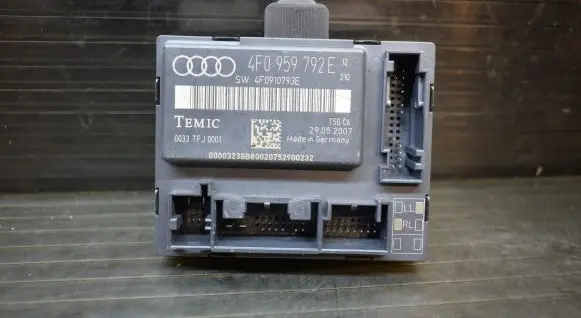 Audi A6 Allroad C6 Door control unit/module 4F0959792E