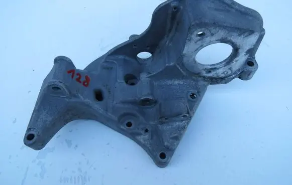 Volvo S90, V90 Generator/alternator bracket 31480996