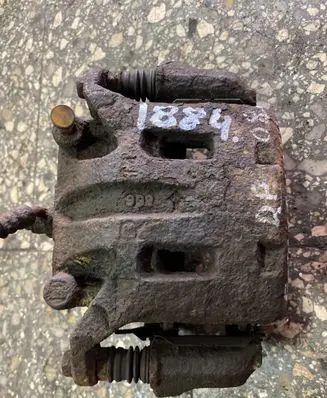 Nissan Pathfinder R51 Front brake caliper
