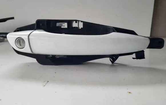 Opel Crossland X Front door exterior handle 9802977180