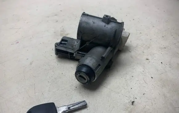 Volkswagen Sharan Ignition lock P012106