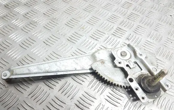 Rear door manual window regulator