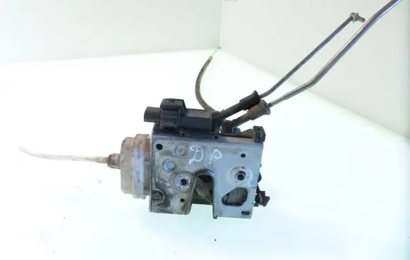 Audi A4 S4 B5 8D Front door lock 8D1837016E 4D0173A
