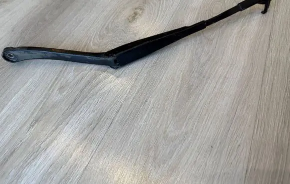 Mercedes-Benz E W212 Front wiper blade arm 2128201344 A2128201344