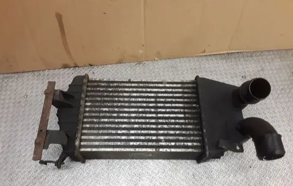 Opel Astra H Intercooler radiator 13240831
