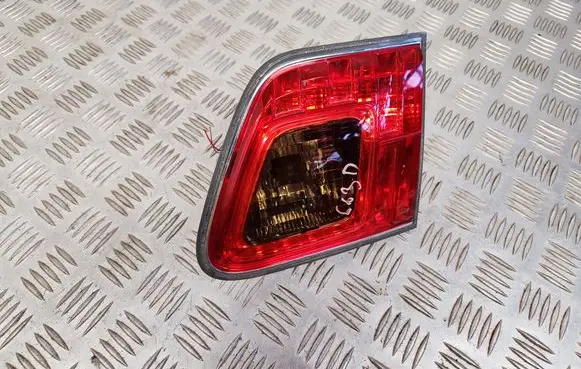 Toyota Avensis T270 Tailgate rear/tail lights 08052