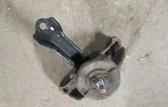 KIA Rio Engine mount vacuum valve 