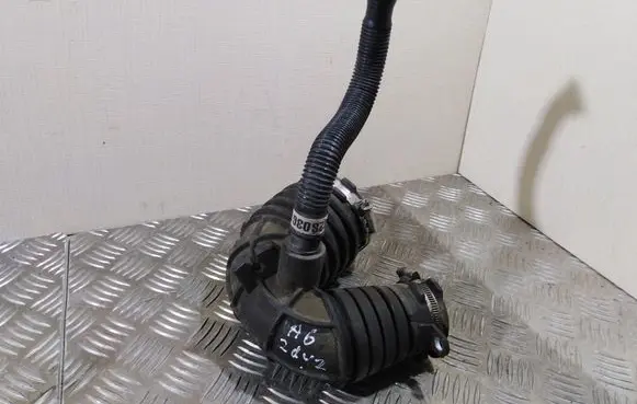 Audi A6 S6 C6 4F Turbo air intake inlet pipe/hose 4F0129615E