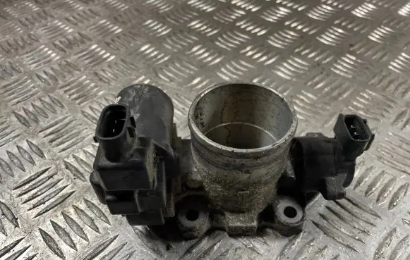 Toyota Avensis T250 Throttle valve 0r010