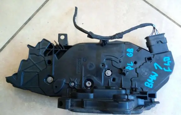 BMW 1 F40 Front door lock 7956149 NE68059