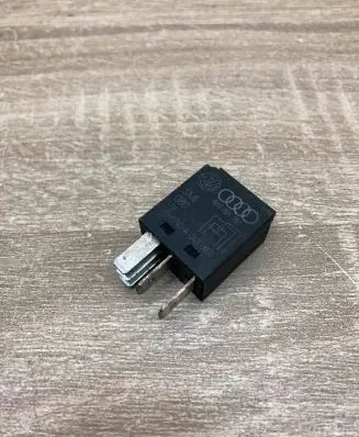 Audi A6 S6 C6 4F Other relay 8Z0951253 A1001X50 395