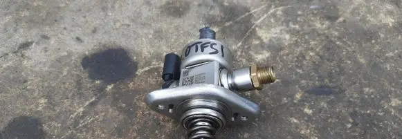 Audi A4 S4 B8 8K Fuel injection high pressure pump 06G127027H