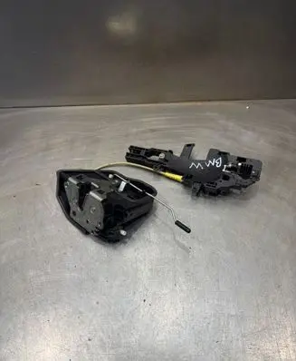 BMW 1 E81 E87 Front door lock 7229461