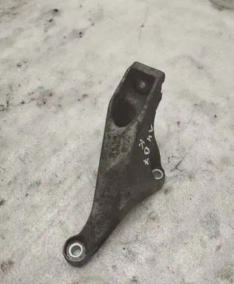 Audi A4 S4 B7 8E 8H Engine mounting bracket 8E0199307S 89661