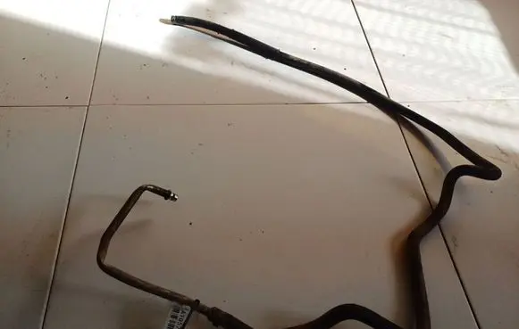 Air conditioning (A/C) pipe/hose