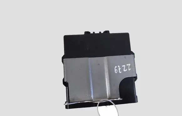 Toyota Auris 150 Door central lock control unit/module 8999002010 MB2325002333
