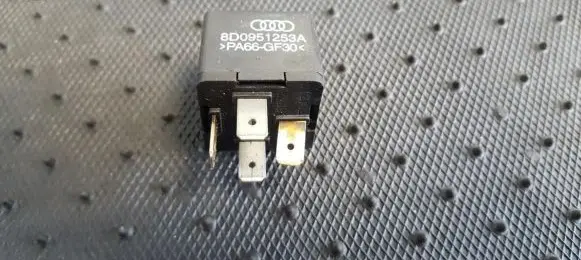 Audi A4 S4 B7 8E 8H Other relay 8D0951253A 373