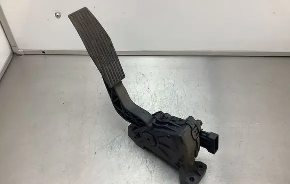 Opel Signum Accelerator throttle pedal 6PV00832200 9186724
