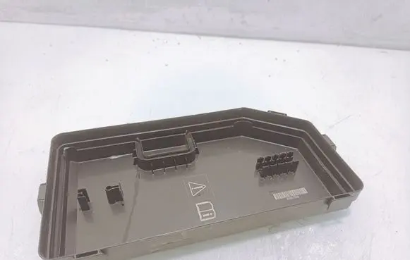 Honda CR-V Fuse box cover 