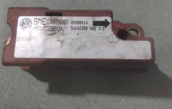 Volkswagen Golf IV Airbag deployment crash/impact sensor 1J0909606D 09000414 5WK42350