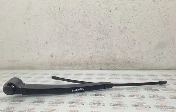 Volkswagen Touran I Rear wiper blade arm 1T0955707A