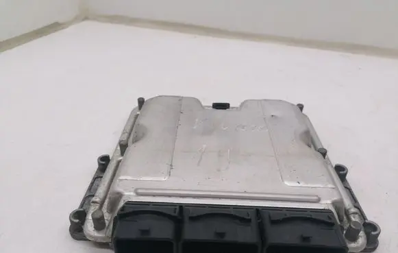 Opel Vivaro Engine control unit/module HOM8200051609 0281010633