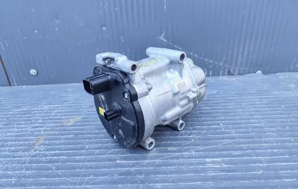 Toyota Yaris XP210 Air conditioning (A/C) compressor (pump) 0424000741