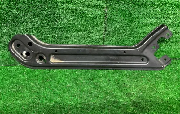 Skoda Octavia Mk4 Headlight/headlamp mounting bracket 5E3805932