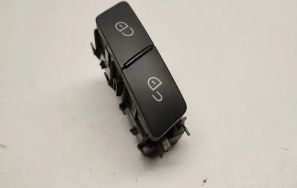 Mercedes-Benz E W212 Central locking switch button A2048706410