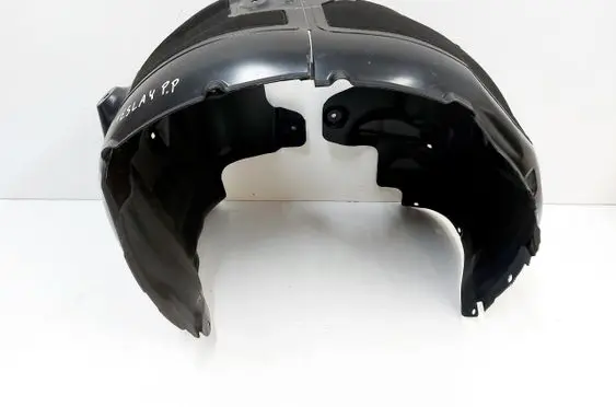 Front wheel arch liner splash guards