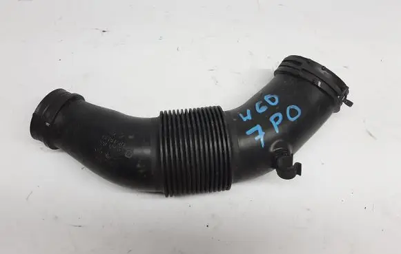 Volkswagen Touareg II Air intake hose/pipe 7P0129627B