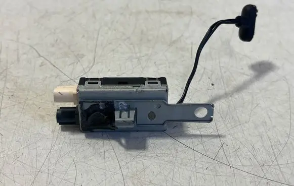 Tesla Model S Aerial antenna amplifier 100479300E