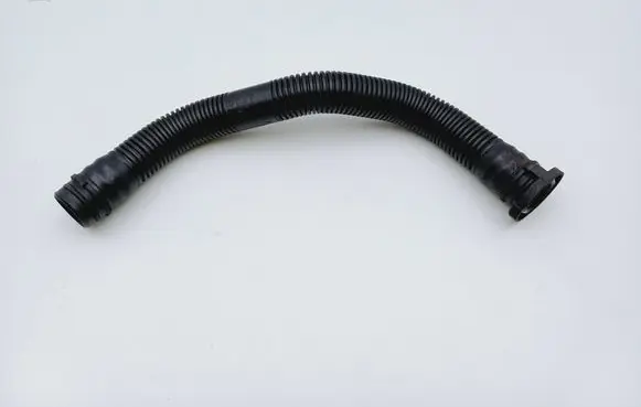 Volkswagen Touareg I Breather hose/pipe 7L0131625