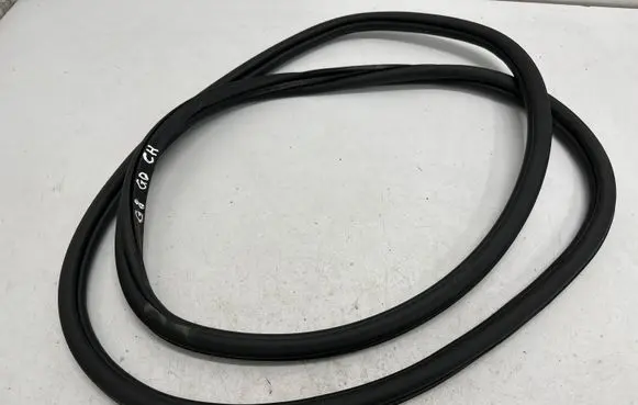 Volkswagen Golf VIII Rear door rubber seal (on body) 5H4867914