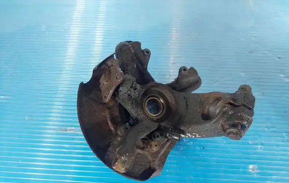 Skoda Octavia Mk1 (1U) Front wheel hub spindle knuckle